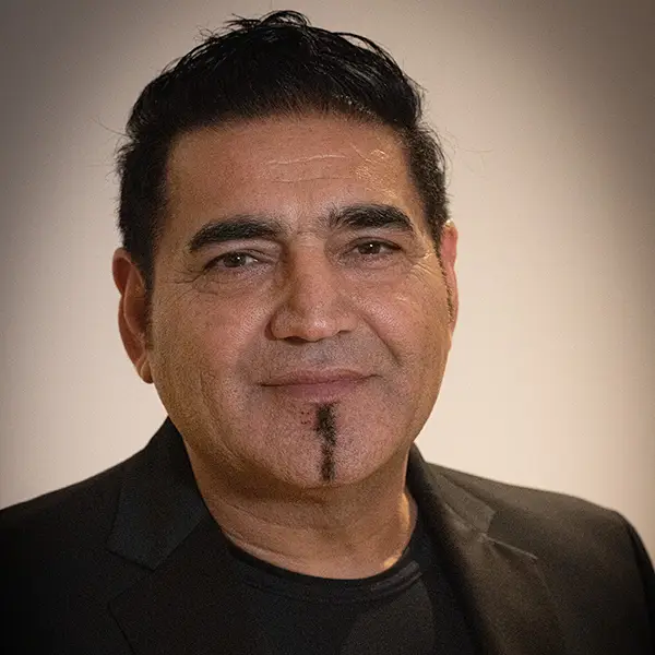 one-photo-studio-headshot-raami